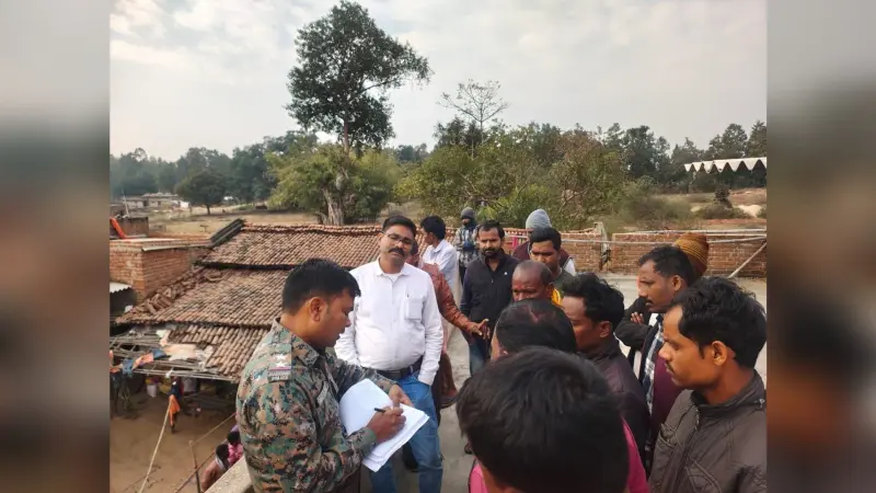 Giridih News :छत के रास्ते घर में घुसे चोर, नगदी व जेवरात की चोरी की