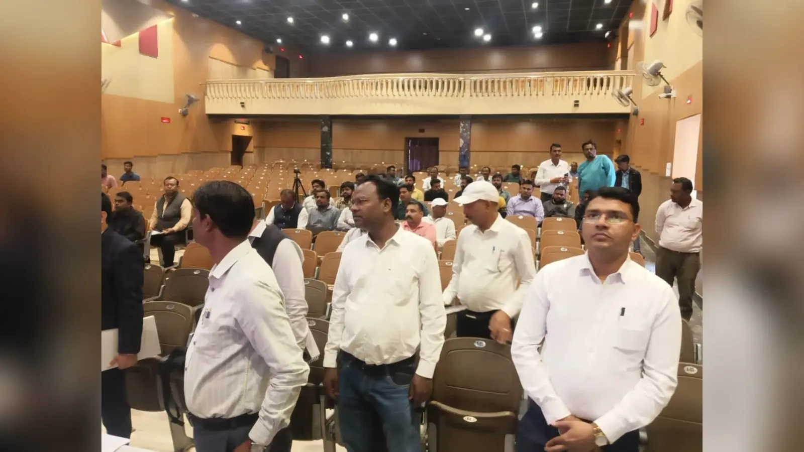 Chaibasa News : बिजली दर बढ़ोतरी का विरोध, आयोग बोला- सबके हित का ख्याल रखेंगे