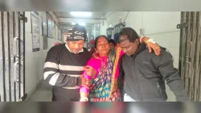 Seraikela Kharsawan News : वाहन के धक्के से पति की मौत, पत्नी गभीर