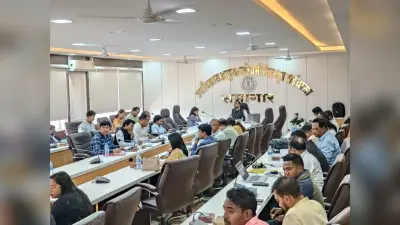 Chaibasa News : ‘लंबित योजनाओं की राशि लौटायें’