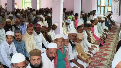 रमजान के पहले जुमे पर मस्जिदों में उमड़ा रोजेदारों का हुजूम, पढ़ी गयी नमाज