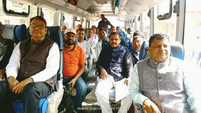 भ्रमण दर्शन कार्यक्रम के तहत रवाना हुआ पैक्स अध्यक्षों का जत्था