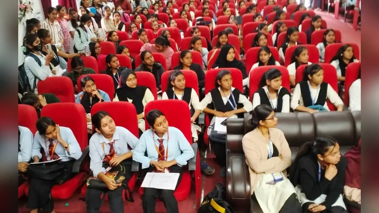 सॉफ्ट स्किल व डिजिटल स्केल करियर के विकास के लिए आवश्यक