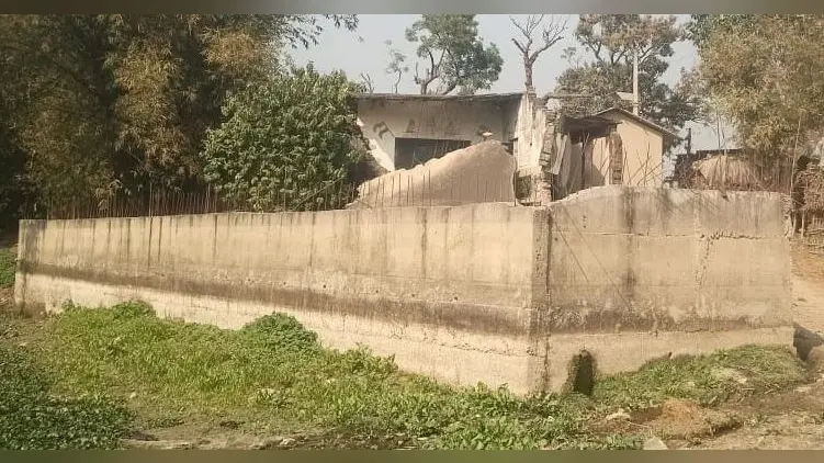 बाढ़ में ध्वस्त प्रावि बांसबाड़ी का भवन पांच साल बाद भी अनिर्मित