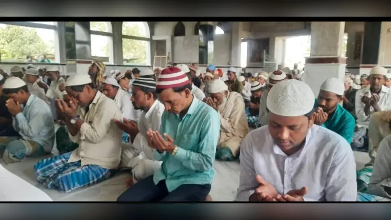 अकीदत के साथ रोजेदारों ने अदा की पहले जुमा की नमाज
