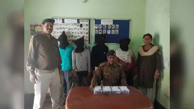 Deoghar news : महिला समेत चार साइबर ठग गिरफ्तार, मोबाइल व सिम समेत 57 हजार नकद बरामद