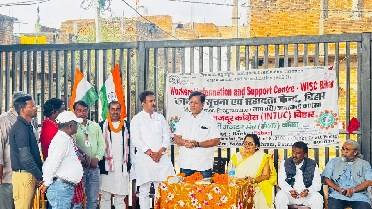 मेला ग्राउंड में सफाई कर्मियों की बैठक, समय पर मजदूरी, बीमा व पीएफ की मांग तेज