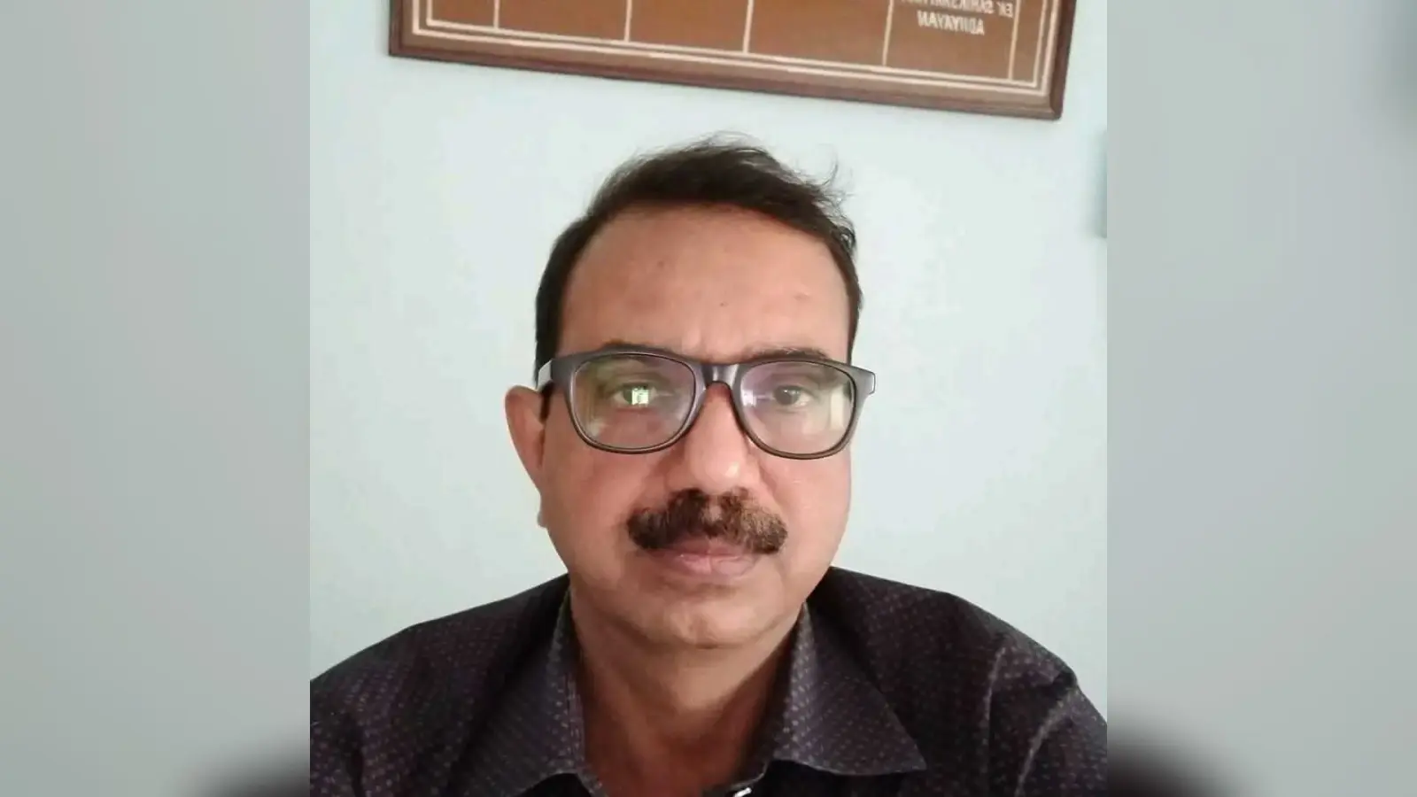 प्रो पूर्णेंदु को विभागाध्यक्ष बनने पर दी बधाई