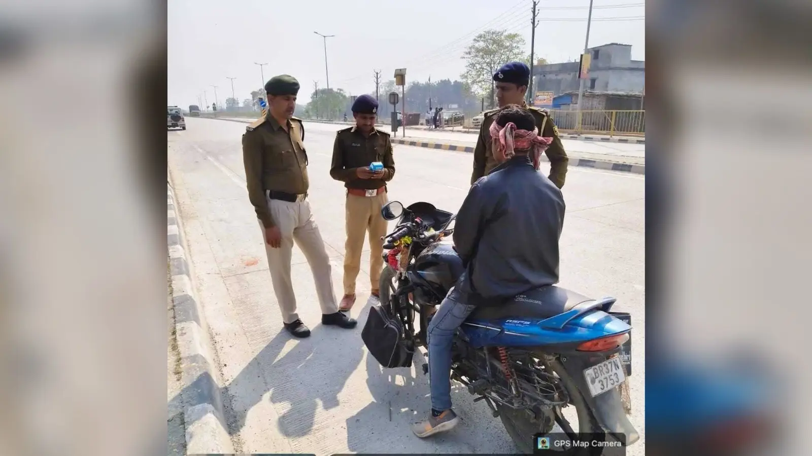 पुलिस ने चलााय अभियान, कई वाहन जब्त