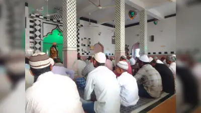 मस्जिदों में सजदे में एक साथ झुके हजारों सिर, मांगी दुआएं