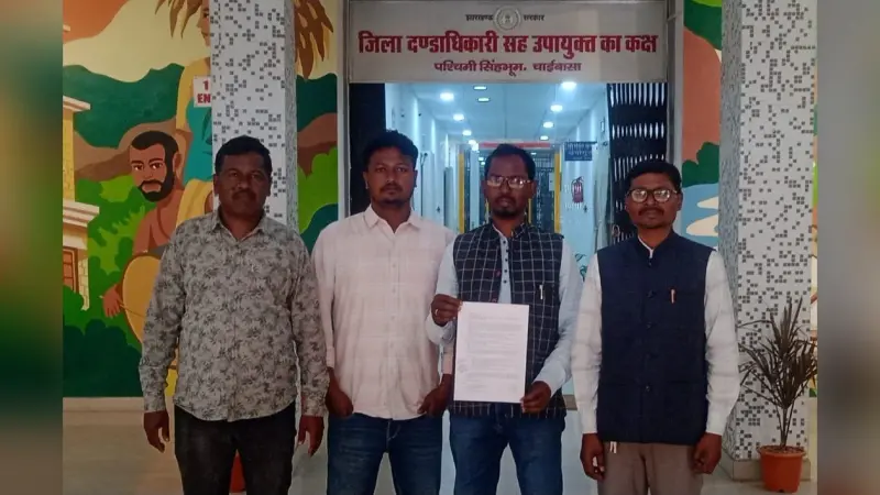 Chaibasa News : अनियमितता पर आक्रोश, 25 को सड़क जाम करेंगे ग्रामीण