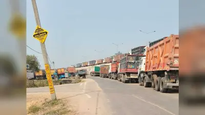 जांच के भय से बालू लदे वाहनों के थमे पहिये, बार्डर से कुल्हड़िया तक लगा भीषण जाम