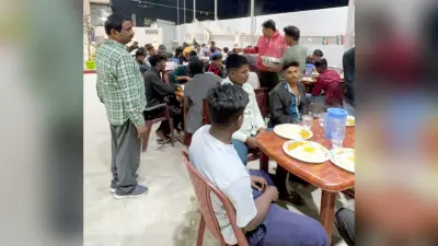 दूर हुई चिंता, रोजाना सैकड़ों परीक्षार्थियों को मिल रहा मुफ्त भोजन