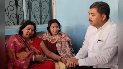 संतोष कुशवाहा ने दिखाया बड़ा दिल, राजू मंडल की बेटी को लिया गोद
