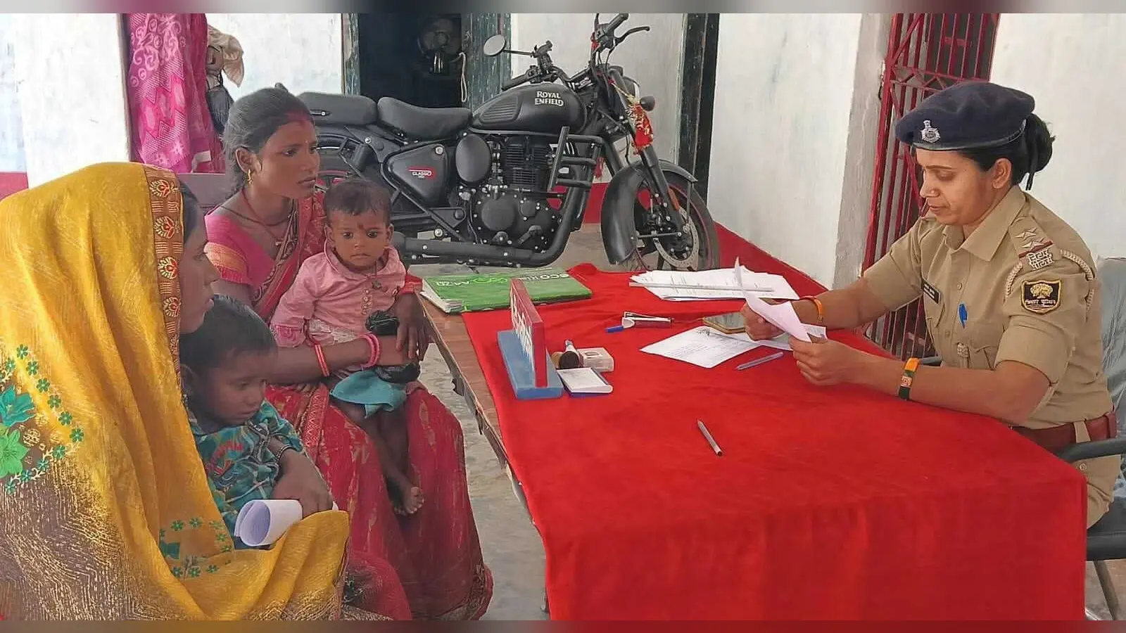 थाने की दहलीज पर अब डर नहीं, भरोसा लेकर पहुंच रहीं महिलाएं