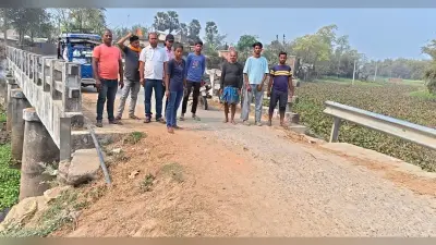 छोटकी रटनी पुल के दोनों छोर सड़क किनारे हो रहे कटाव से दुर्घटना की आशंका