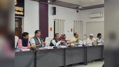 क्षेत्र में चल रहे योजनाओं की जानकारी जनप्रतिनिधि को दें: सांसद