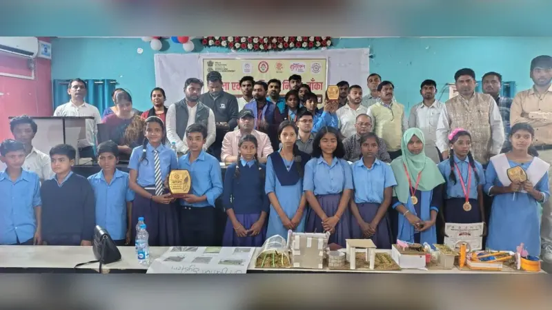 छात्राओं ने पर्यावरण संरक्षण, डिजिटल नवाचार आदि विषयों पर प्रस्तुत किये आकर्षक मॉडल