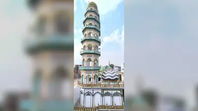 मस्जिदों में तरावीह की नमाज के लिए उमड़ी नमाजियों की भीड़