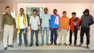 शराब के साथ दो तस्कर व पांच शराबी गिरफ्तार