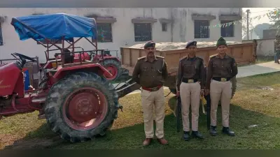 पुलिस ने बालू लदे दो ट्रैक्टर किया जब्त