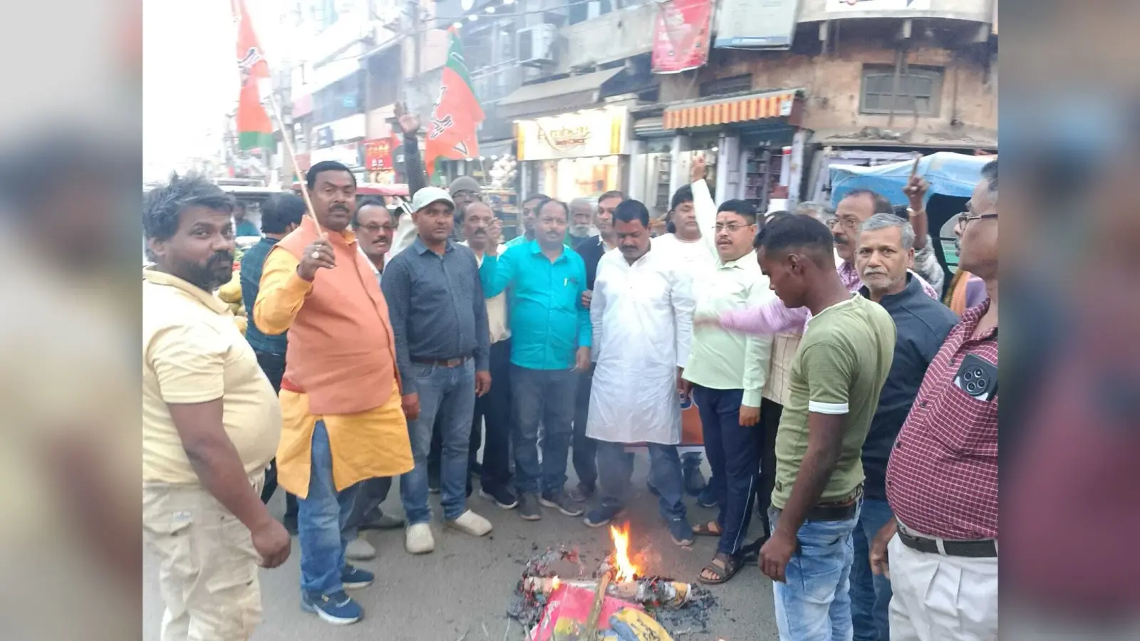 भाजपा ओबीसी मोर्चा ने कांग्रेस के खिलाफ की नारेबाजी, राहुल गांधी का फूंका पुतला
