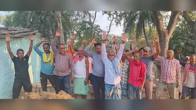 घटिया जल मीनार निर्माण कार्य पर भड़के ग्रामीणों ने किया विरोध-प्रदर्शन