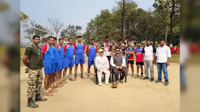 फ्रैंडली वॉलीबॉल मैच में दिघलबैंक की टीम ने एसएसबी को हराया