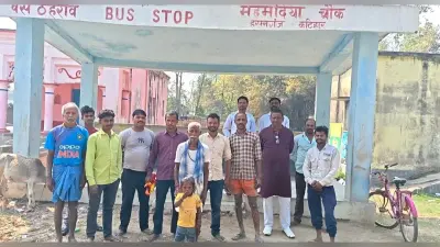 महमदिया में बस ठहराव केंद्र बनी है शोभा की वस्तु