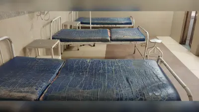 सदर अस्पताल के नये भवन में लगाये गये बेड, गद्दे, फर्नीचर समय पूर्व हो गये खराब