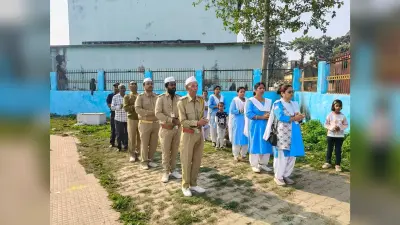 संत निरंकारी के अनुयायियों व संतों ने की तालाब की सफाई