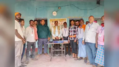 सफाई कर्मचारियों के बीच आइडी कार्ड का किया विरतण