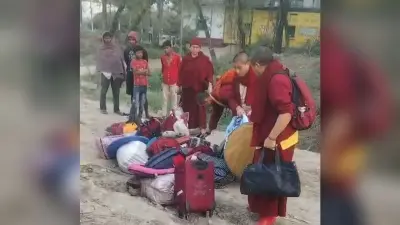 चालक को झपकी लगने से बस पलटी, छह यात्री जख्मी