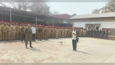 युवा आपदा मित्र शिविर के दौरान कैडेट्स को दिया गया ड्रोन का प्रशिक्षण