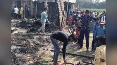 आग लगने से दो परिवारों का घर समेत सारा सामान जला