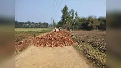 डायवर्सन बिना बनाये ही खोद दी सड़क, राहगीर बेहाल