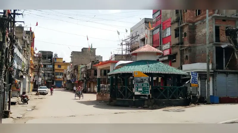 मतदान केंद्रों पर डटे रहे वार्ड पार्षद प्रत्याशी