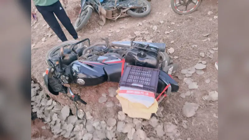 चेकिंग अभियान के दौरान दो बाइक से 69 बोतल अवैध विदेशी शराब बरामद