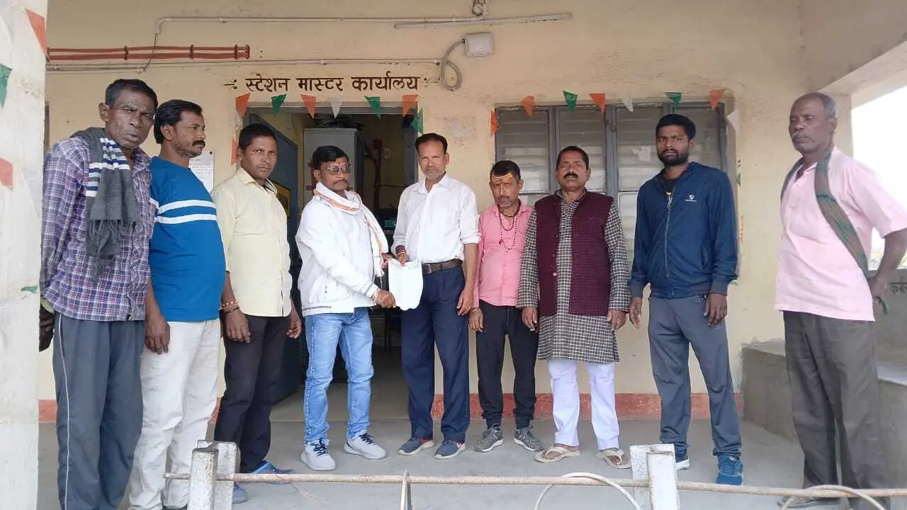 रेल सुविधा बढ़ाने की मांग को ले कांग्रेस नेता ने एसएम को सौंपा ज्ञापन