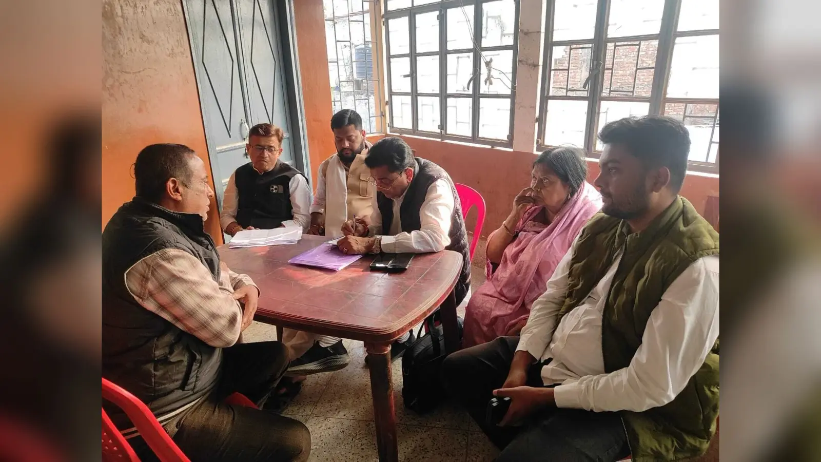 कांग्रेस कार्यकर्ताओं की हुई बैठक