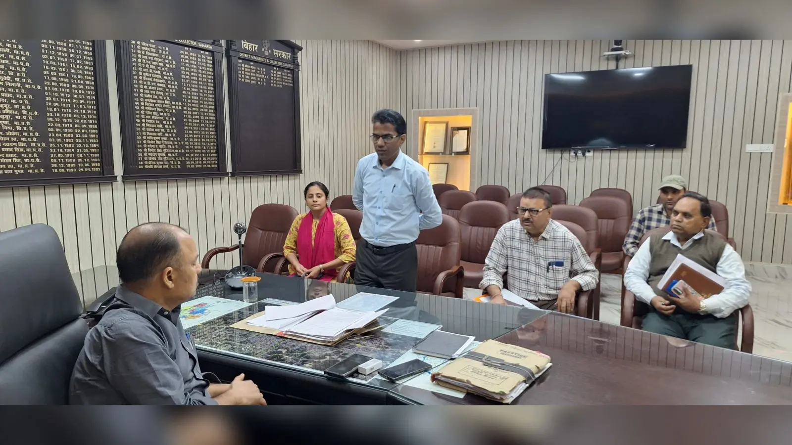 आयुष्मान भारत प्रधानमंत्री जन आरोग्य योजना को लेकर डीएम ने की समीक्षा बैठक