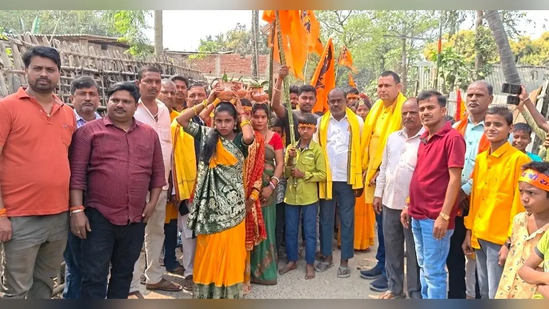 अखंड हरिनाम संकीर्तन के आयोजन को लेकर कलश शोभायात्रा निकाली
