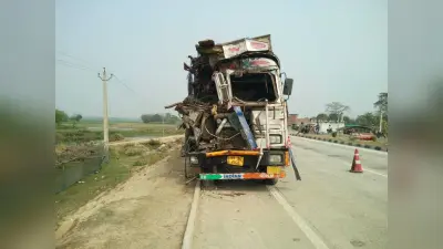 दो ट्रक की टक्कर में एक चालक की मौत, दूसरा गंभीर