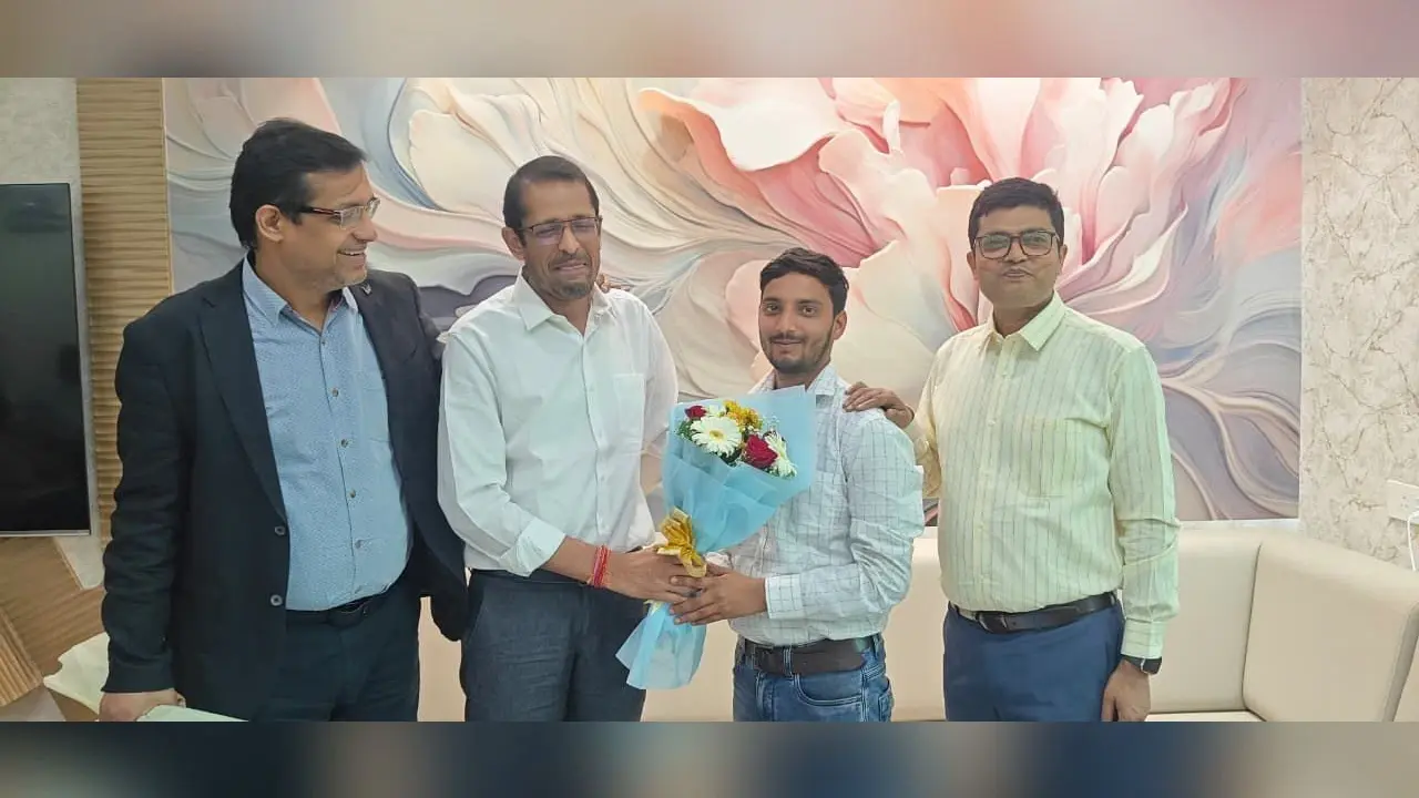 भिलाई में करियर काउंसलर को किया गया सम्मानित