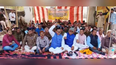 पुलिस दमन के खिलाफ दफादार-चौकीदार ने दिया धरना