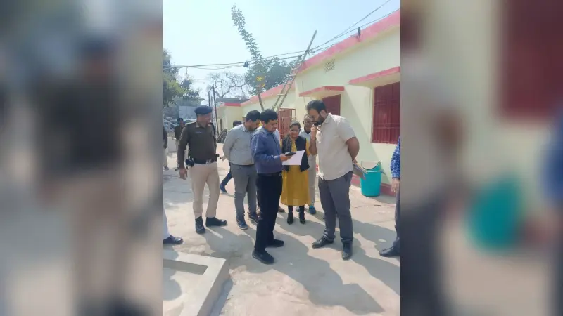 मरौना प्रखंड सह अंचल कार्यालय का डीएम ने किया निरीक्षण