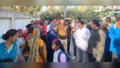 मां की गोद से मासूम को छीन भागे बाइक सवार, पकड़ाने के डर से झाड़ियों में फेंका