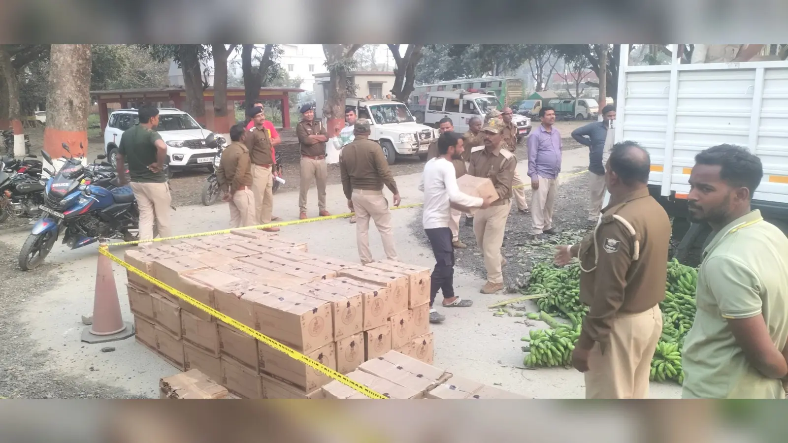 ट्रक से 7052 बोतल अंग्रेजी शराब जब्त