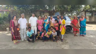इंटक ने वृद्धा आश्रम में मनायी होली मिलन समारोह