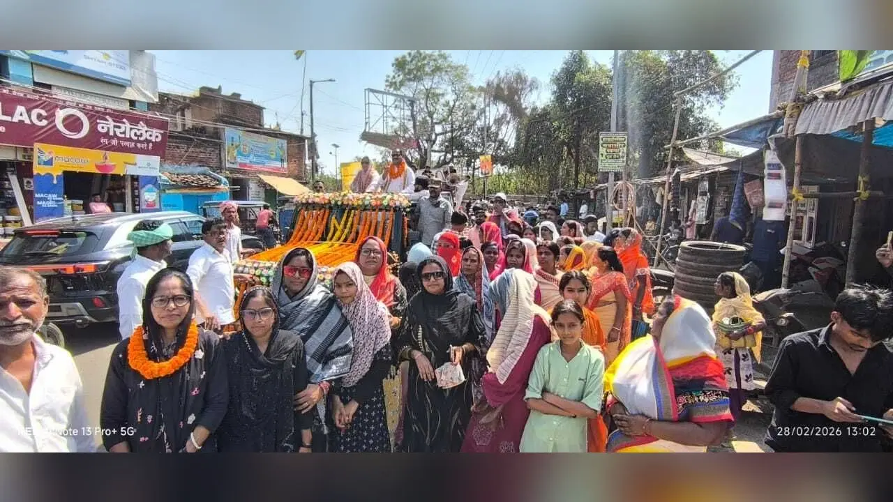 मधुपुर: नवनिर्वाचित नप अध्यक्ष ने निकाला विजय जुलूस
